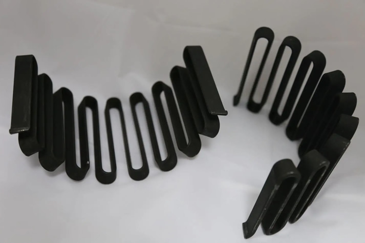蛇形彈(dan)簧用彈性材料制(zhì)作而成